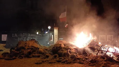 Les agriculteurs sarthois laissent éclater leur colère